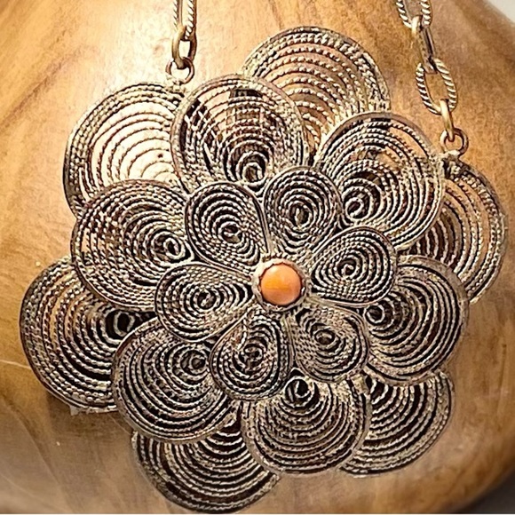 Unique wire flower necklace - Picture 3 of 5